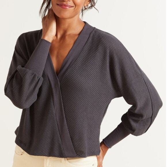 Evereve Delia Waffle Knit Surplice Top Womens Small Gray Athleisure Pullover - Picture 1 of 11